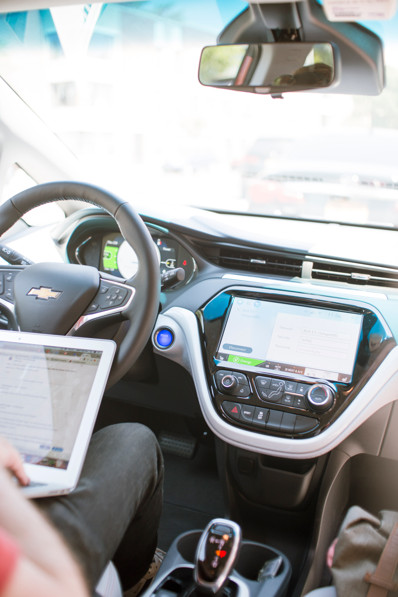 Illustration for article titled The 2018 Chevrolet Bolt EV Makes the Electric Car Feel Normal, and That’s the Point